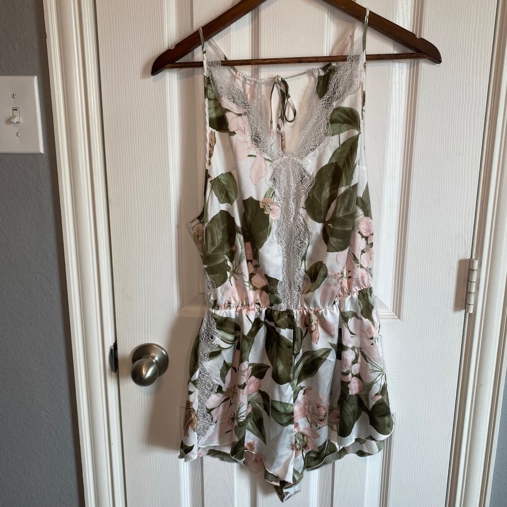 Victorias Secret Here Comes The Bride Floral Satin Lace Trim Romper‎ Medium